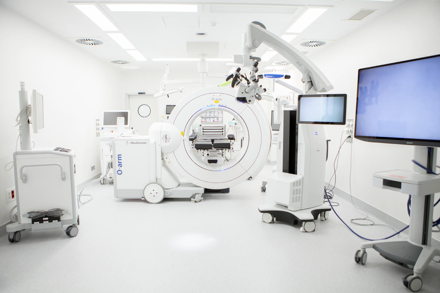 aparotología del quirófano en el insituto neuro vertebral