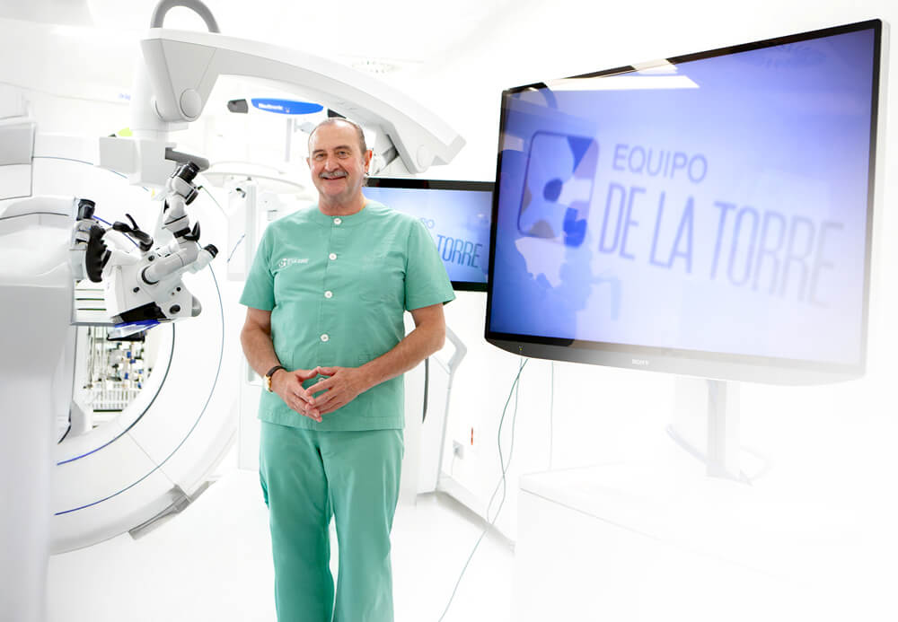 Dr Manuel de la Torre cirujano jefe en insituto neuro vertebral