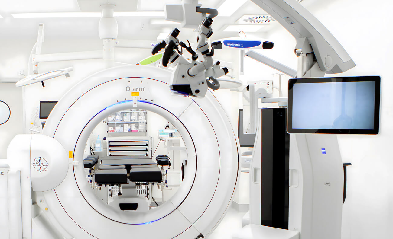 aparotología del quirófano en el insituto neuro vertebral